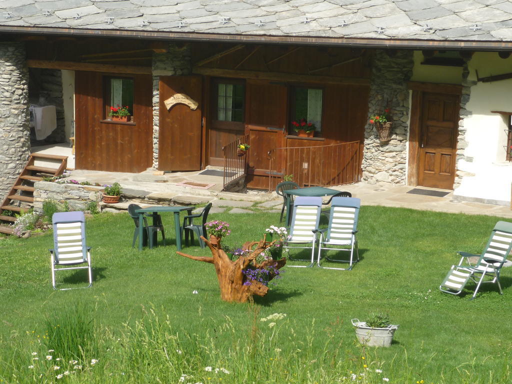 Les Chevreuils Bed & Breakfast Introd Bagian luar foto